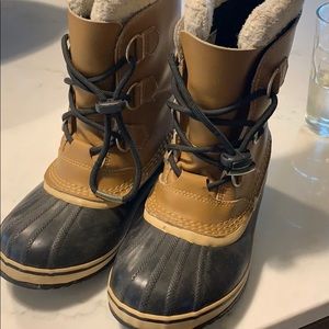Boys Sorel Boots size 4